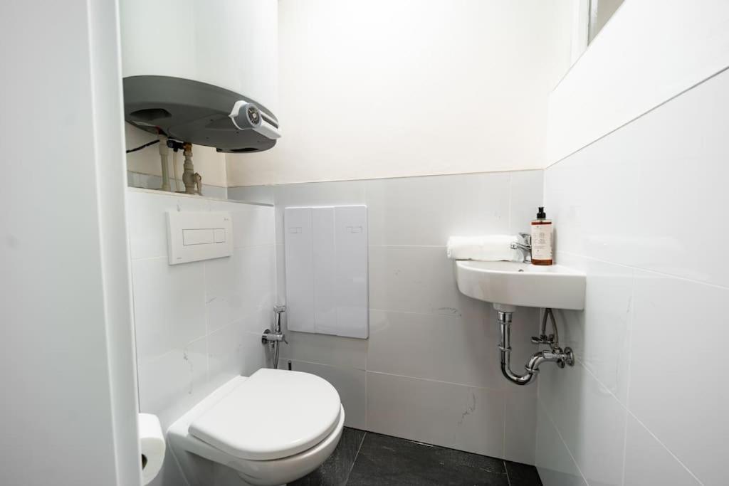 Secret Budget Studio Oasis Praga Exterior foto