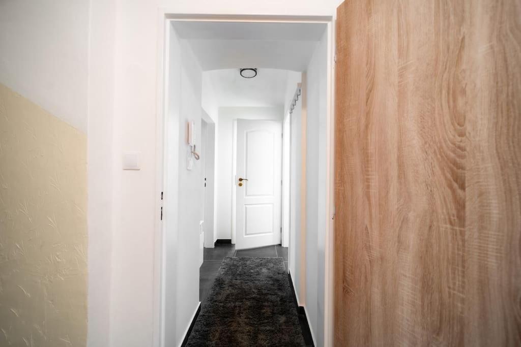 Secret Budget Studio Oasis Praga Exterior foto